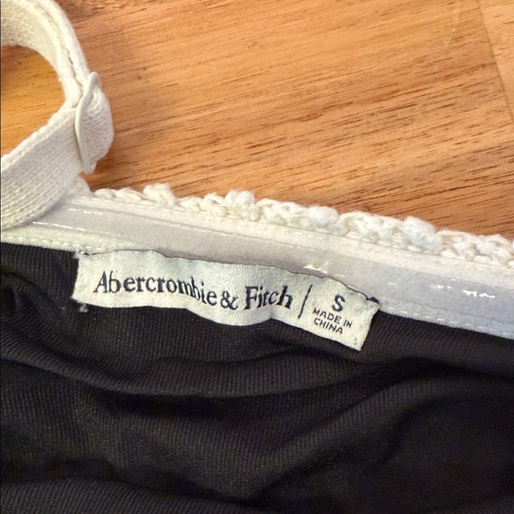 Abercrombie & Fitch Crochet Tube Top with removable strap. Black/white Small - Picture 4 of 6